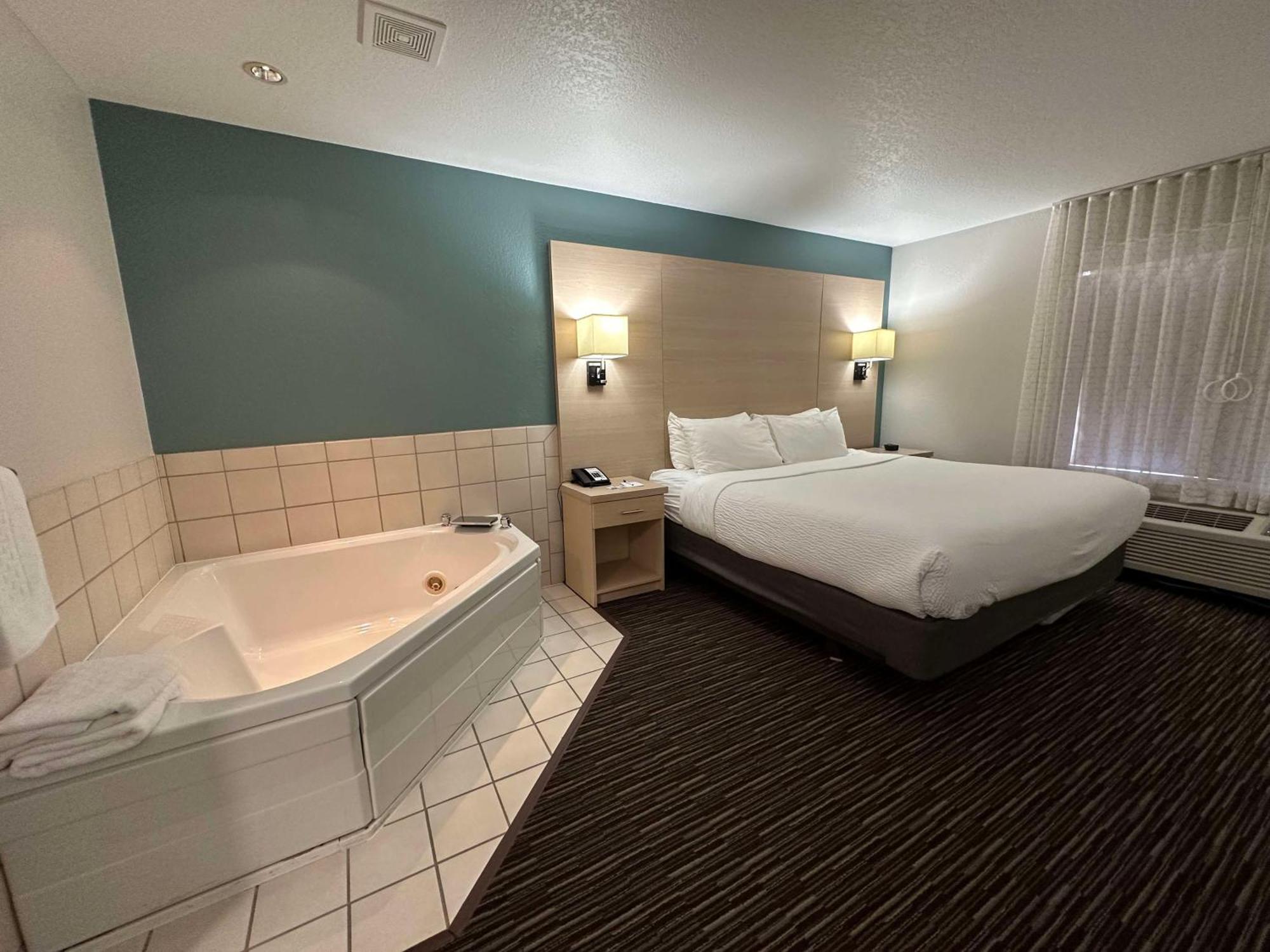 Best Western Watertown מראה חיצוני תמונה